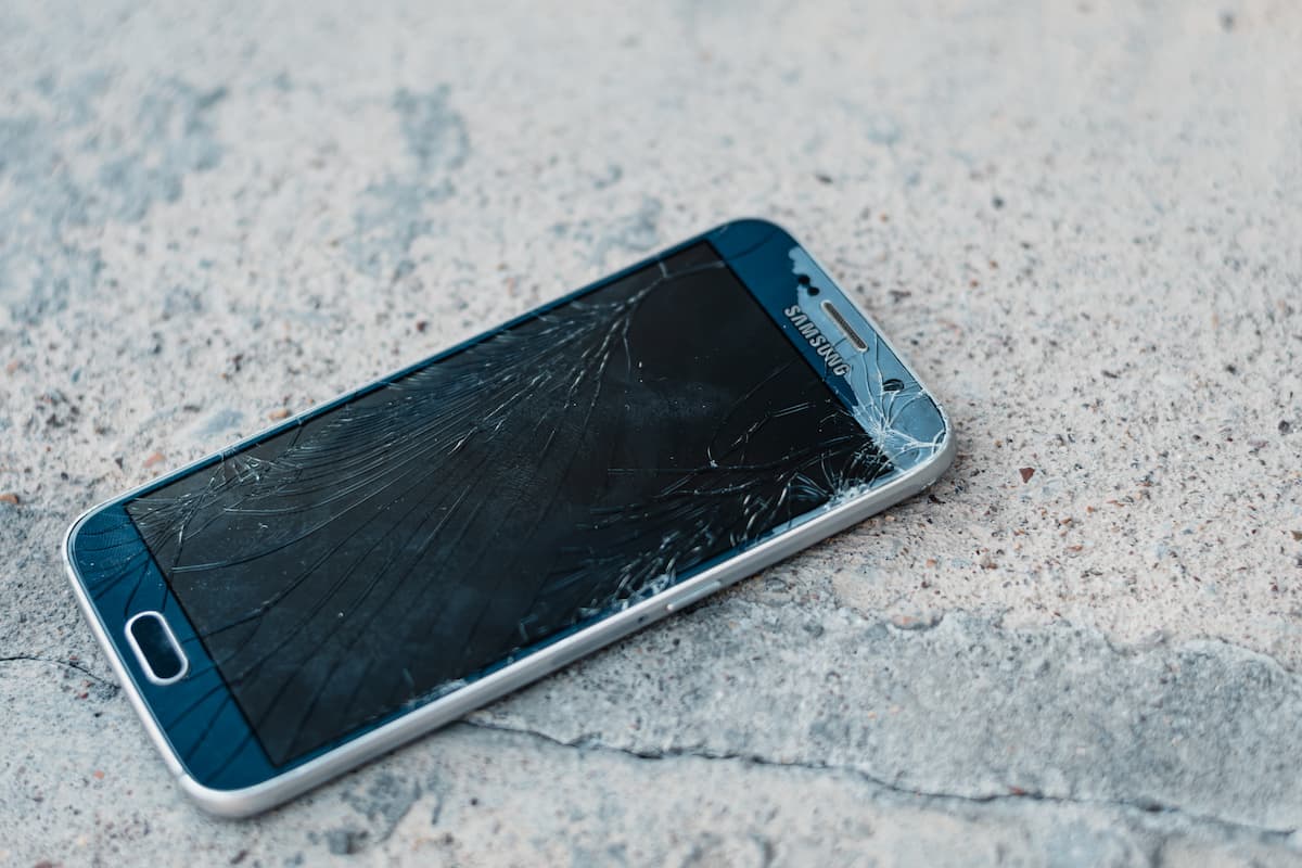 smartphone Samsung ecrã partido reparação noguinfor